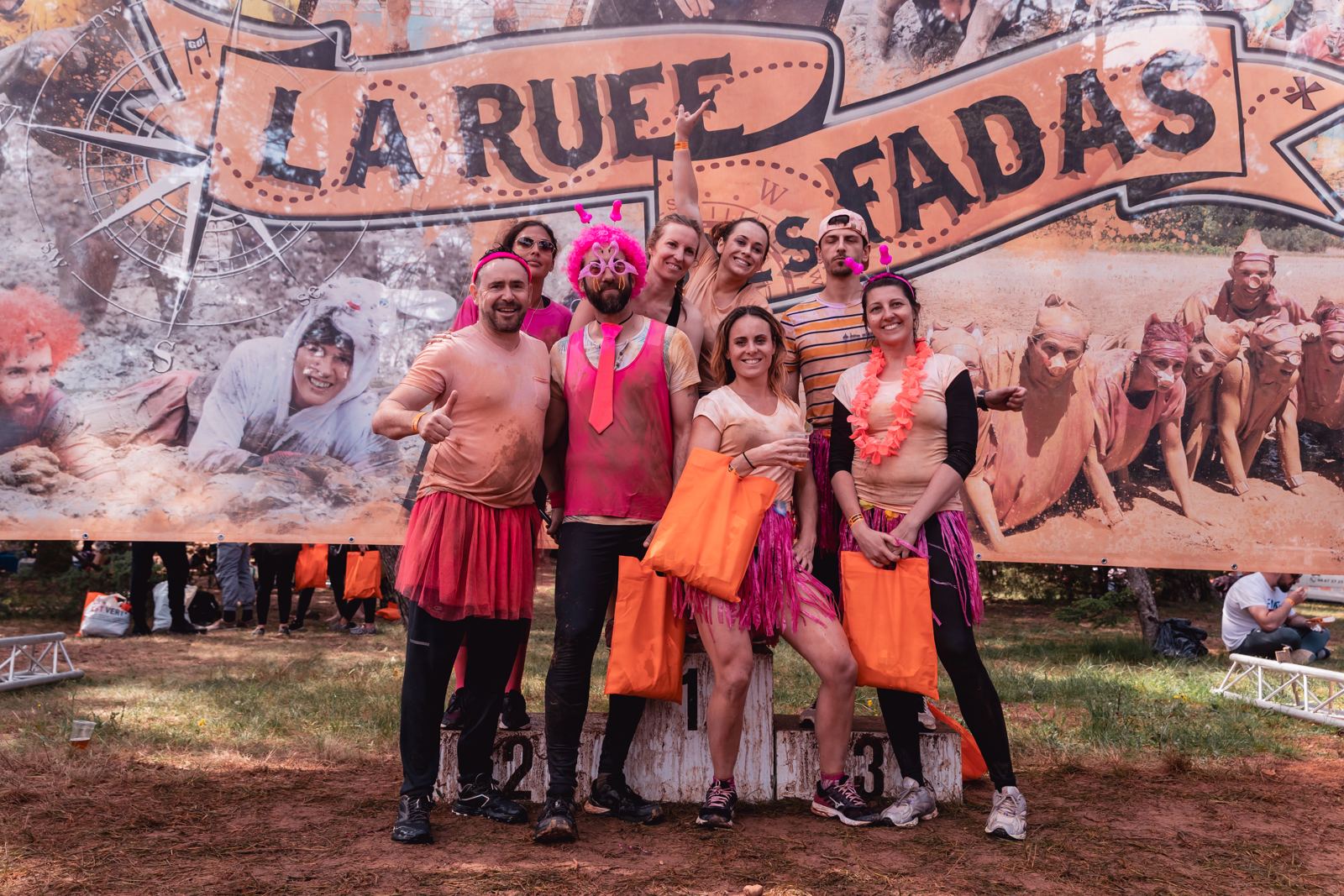 Bande d'amis en costumes de super-héros